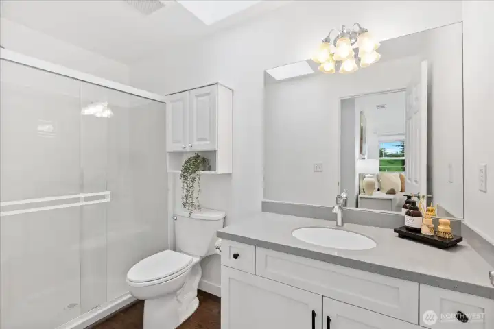 Primary bath with updated cabinet fronts with new hardware