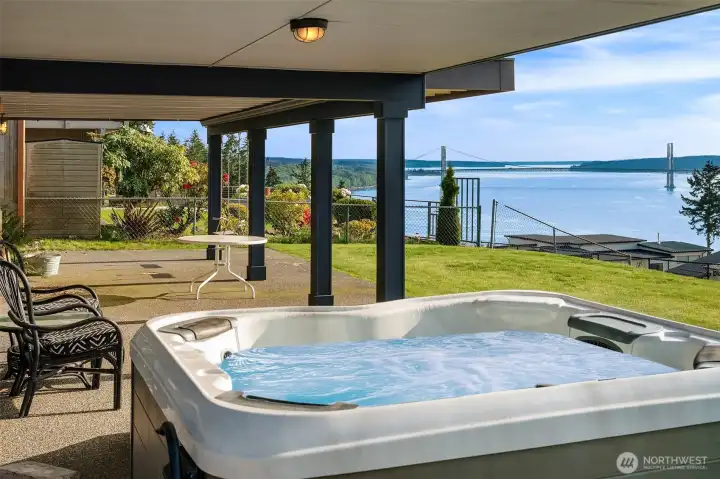Enjoy a peaceful soak as you enjoy the view & fresh air.