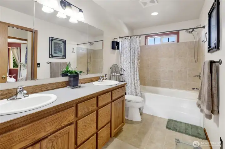 Primary bath features a tiled tub/shower.