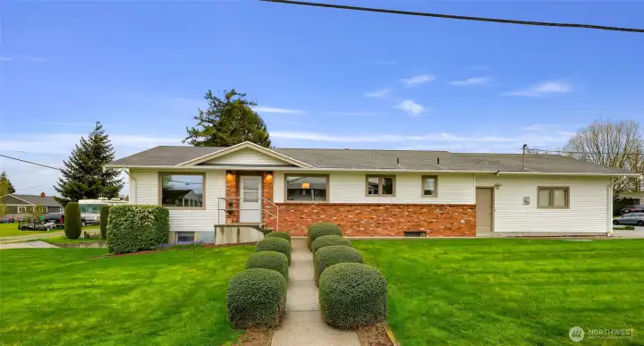 Welcome Home to 1401 E St.