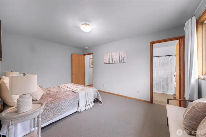 Direct access to upstairs bathroom via the Primary Bedroom