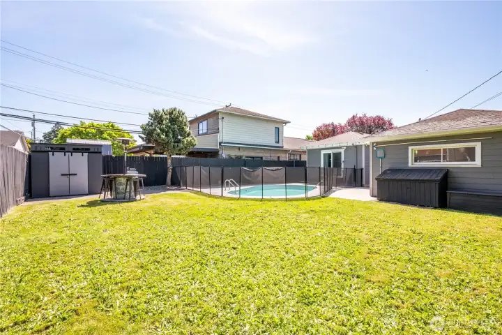 Great backyard with pool