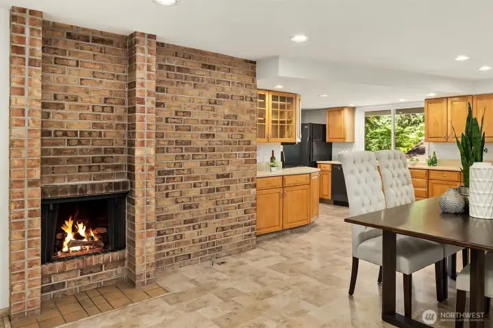 Open sightlines connect the kitchen and dining area.