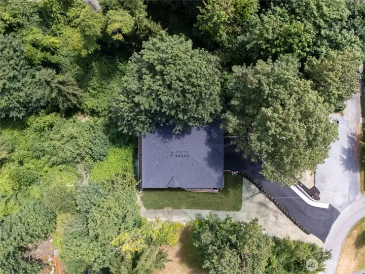 Surrounded by nature. Additional partking at top of driveway Surrounded by nature. Additional partking at top of driveway