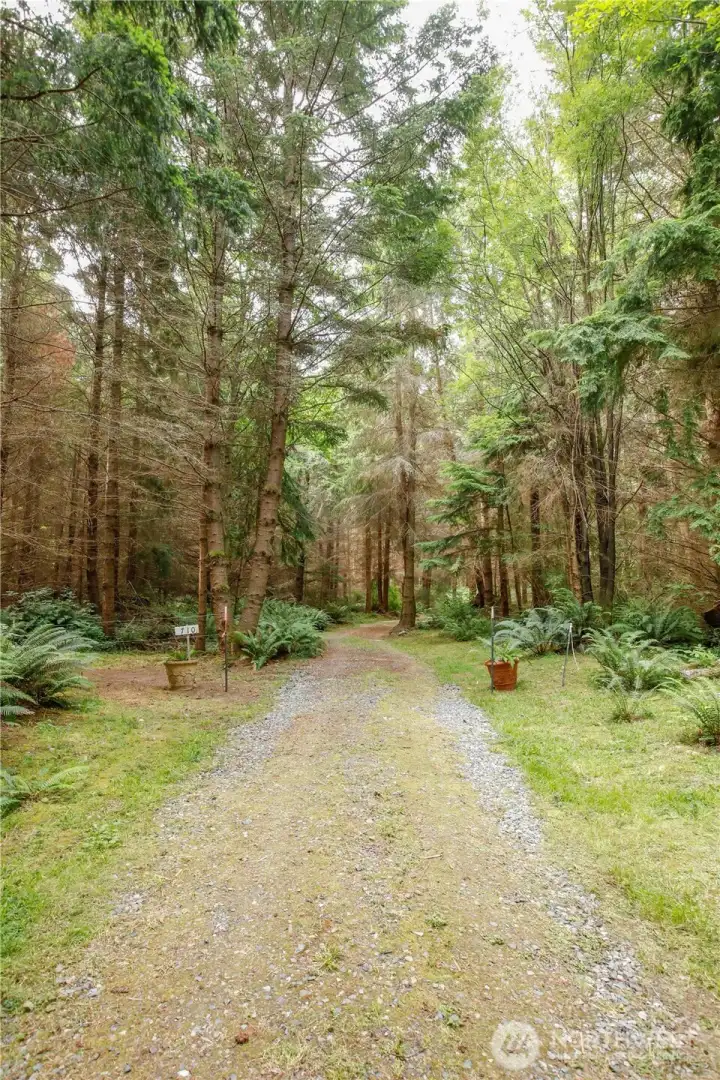 Welcome to this beautiful 10-acre property Welcome to this beautiful 10-acre property