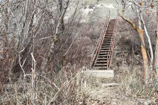 Access ladder to Yakima River