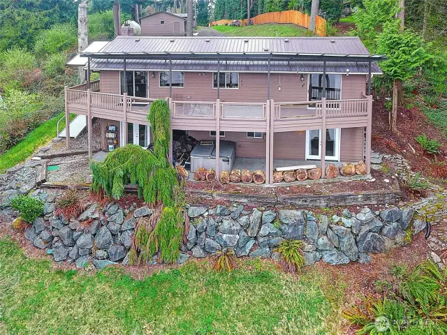 Check out the amazing space for entertaining...