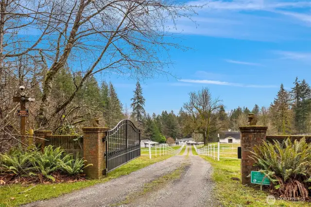 Gated and 15 min from Uptown Gig Harbor, 10 min to the harbor