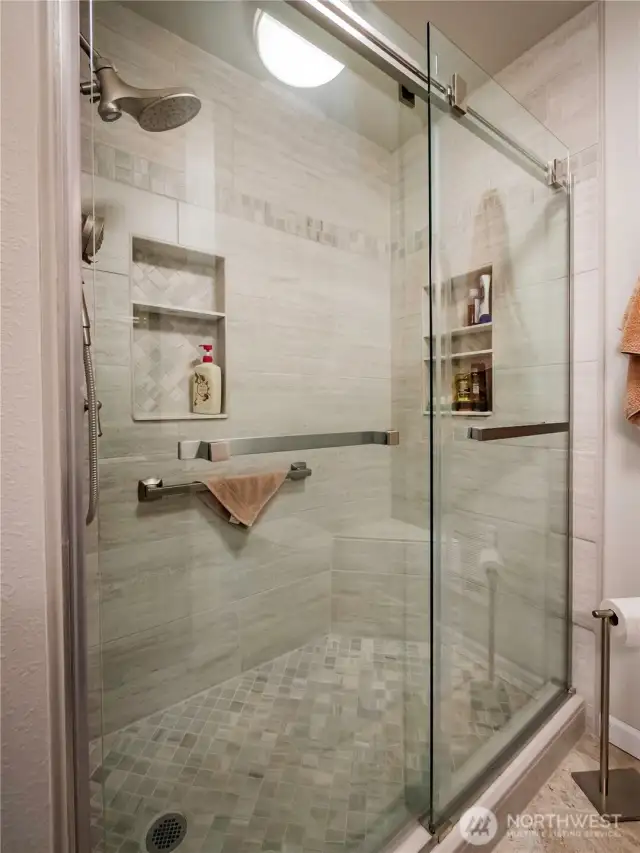 MONSTER WALK IN SHOWER...ROOM FOR FRIENDS