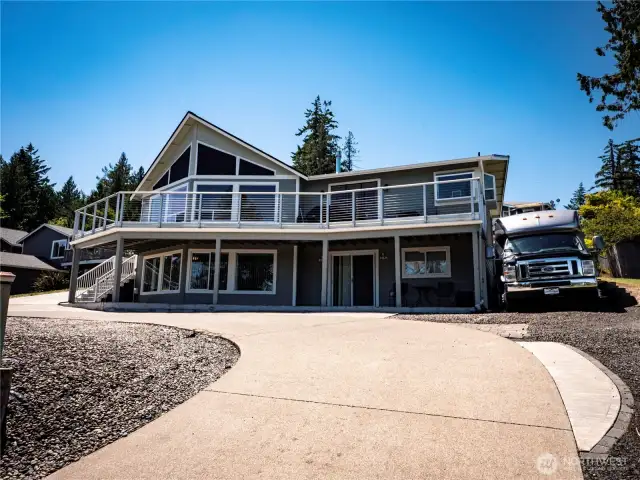 LOVE THIS DRIVEWAY...SLIGHT SLOPE