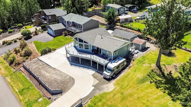 PARKING FOR DAYS...INVITE PEOPLE YOU DON'T EVEN LIKE...TWO PLACES TO PARK AND RV OR BOAT