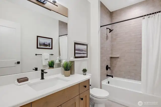 Hall Bathroom (Floor 2)