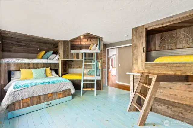 Spacious primary suite with built-in beds and its own artistic design — make it your own!special.