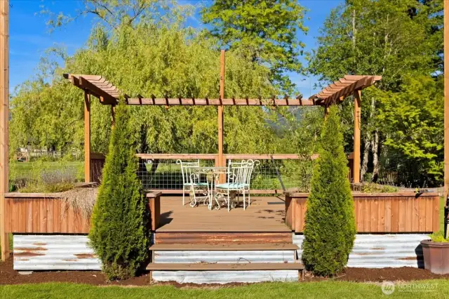 Gazebo perfect for gathering or an intimate wedding ceremony.