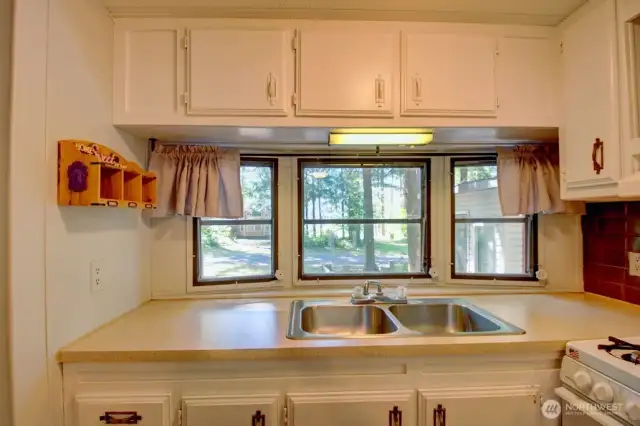 Great counter and storage space