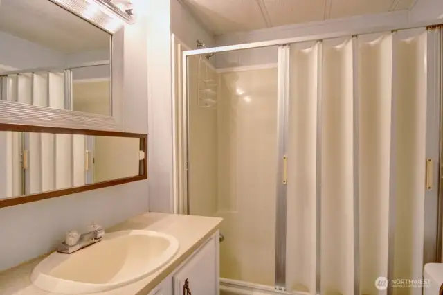 1 full bathroom