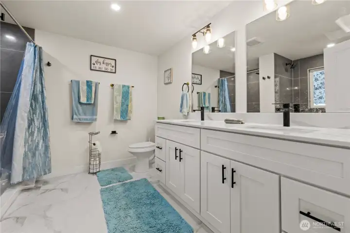 Primary bathroom, ensuite. Dual Vanity Setup.