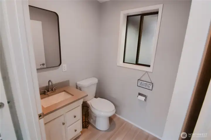Newer half bathroom just off the family room—modern convenience and thoughtful addition to this Bonney Lake rambler.