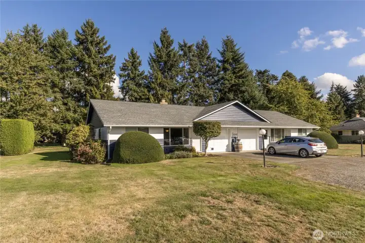 Duplex-style townhome - HOA maintains the exterior. Roof and exterior paint were done less than 5 years ago!
