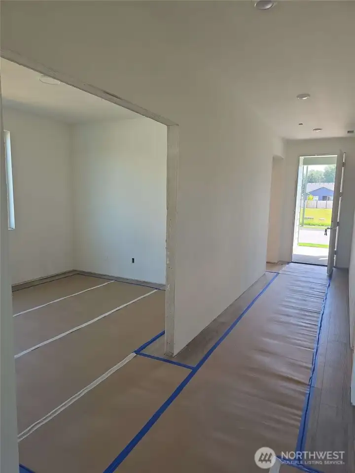 entry into flex space/den