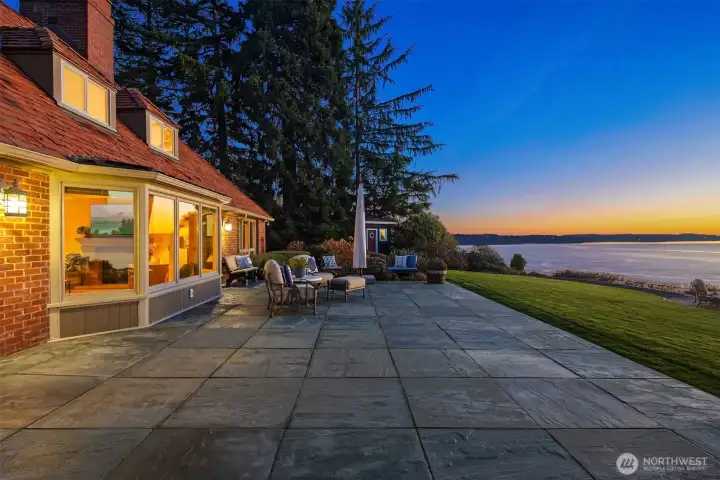 This is one of the largest waterfront estates in Des Moines; 152' wide, 1.32 acres, 2 tax parcels.