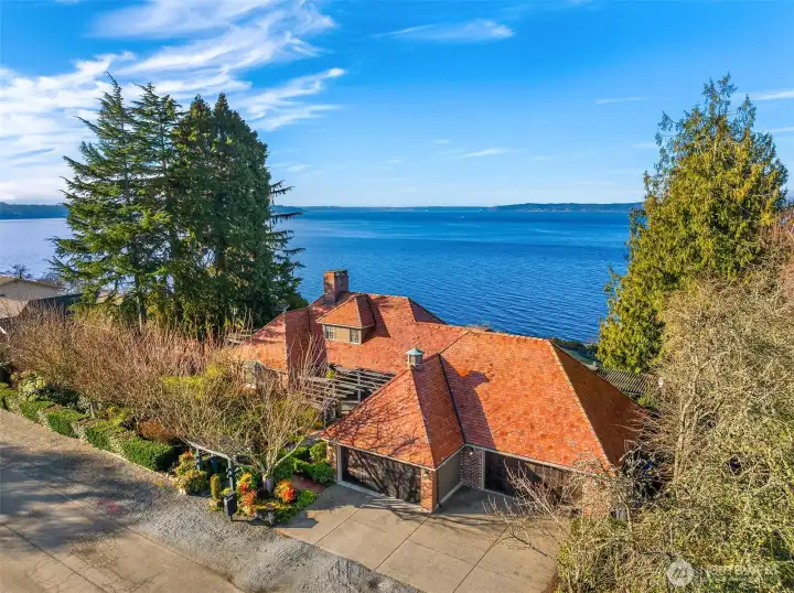 Experience the ultimate in luxury living in this stunning waterfront masterpiece.