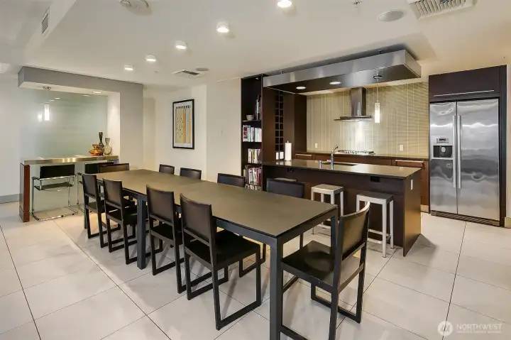 Fully equipped kitchen and large dining table to expand your world, if needed.