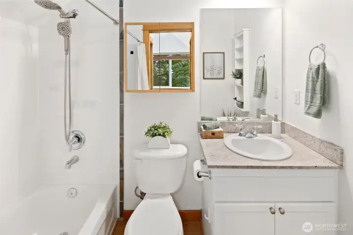 Full bath for the primary suite.