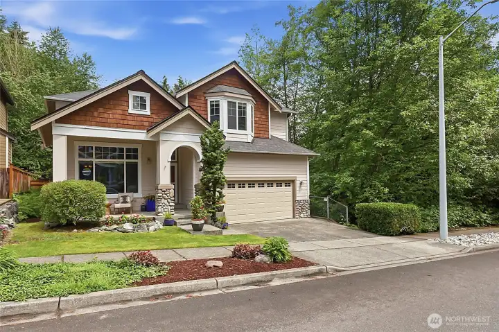 Capture the essence of Pacific Northwest living in this stunning home with a welcoming front porch, and mature trees. Capture the essence of Pacific Northwest living in this stunning home with a welcoming front porch, and mature trees.