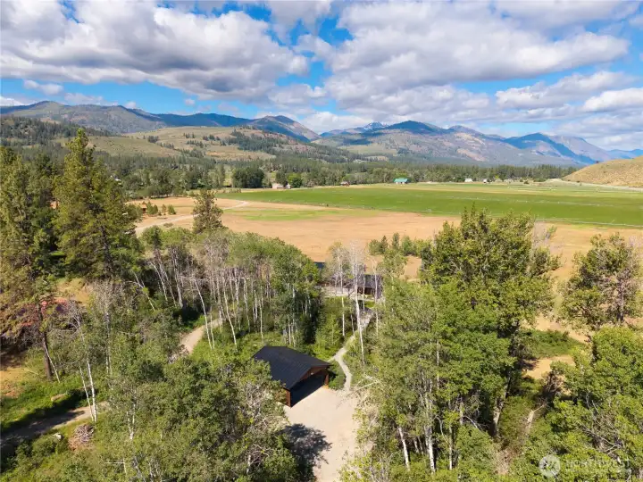 Privately nestled in an aspen grove with no HOA, just minutes from Winthrop, this property offers both freedom and tranquility.