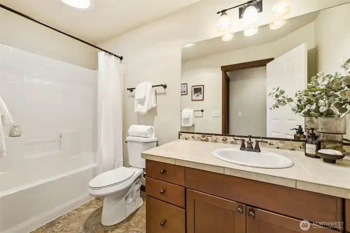 Full Bathroom on Top Floor Full Bathroom on Top Floor