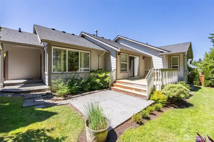 Private, fenced backyard with a side porch off of dining area and large back deck for entertaining including the dogs ! Private, fenced backyard with a side porch off of dining area and large back deck for entertaining including the dogs !