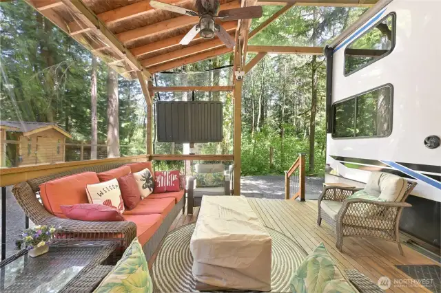 outdoor entertaining area