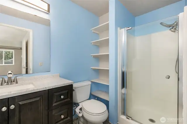 Primary en-suite bath