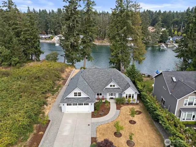 Private Waterfront Beauty.