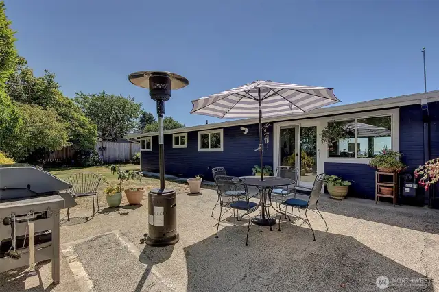 ~back patio, great for entertaining and outdoor dining