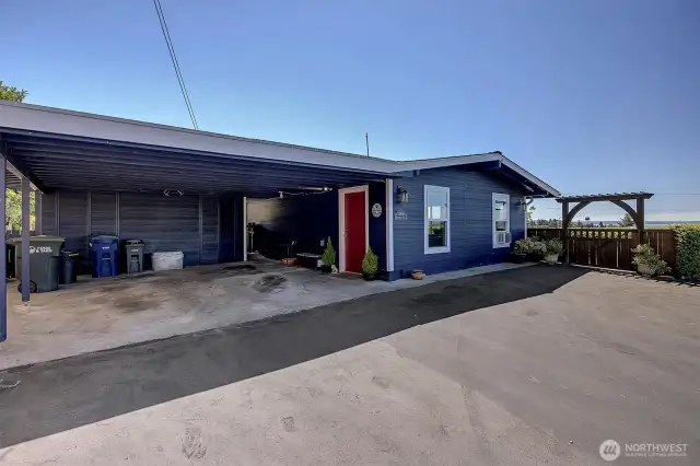 ~easy double carport and lots of additional parking (RV or visitors)
