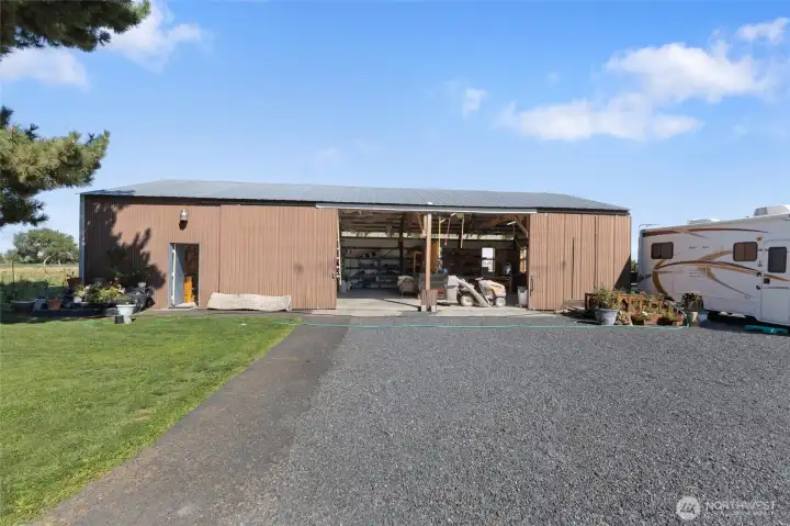 Huge 30x60 metal shop with 2 large bay doors.