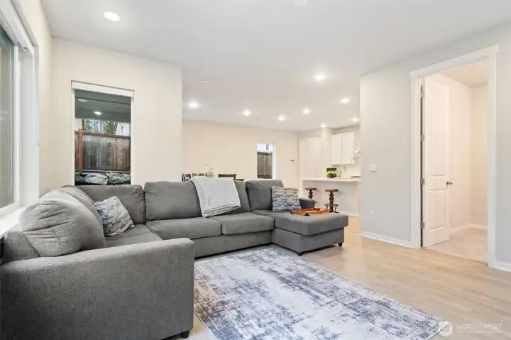 Great Room (16'0" x 14'3")