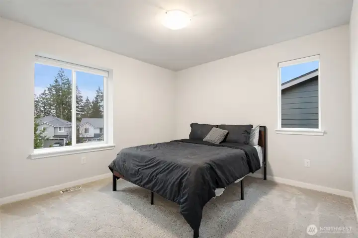 2nd Bedroom (11'3" x 11'10")