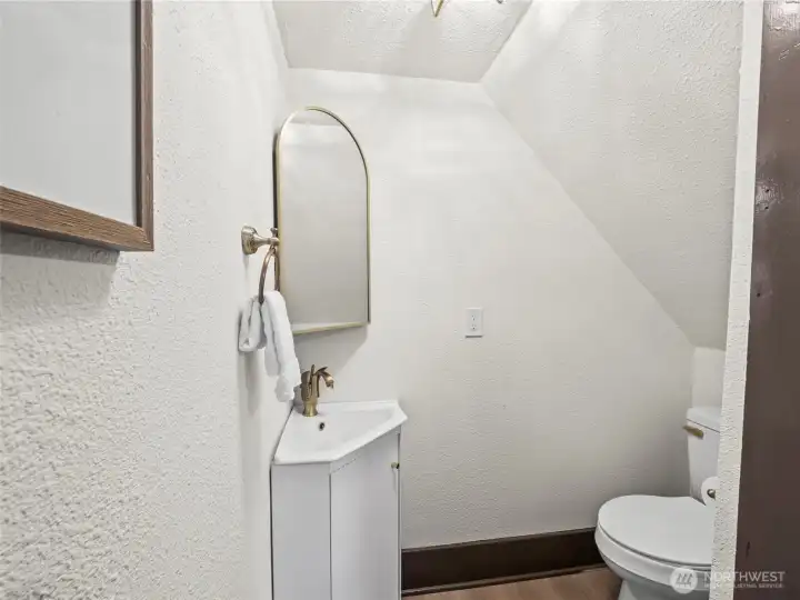 1/2 Bathroom