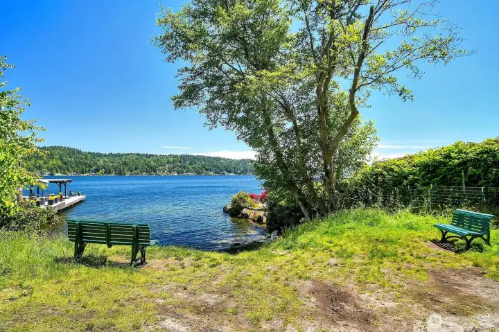Great spot at the little beach for a summer picnic! Matthews Beach and Magnuson Park are also close by for swimming, boating, and endless outdoor fun.