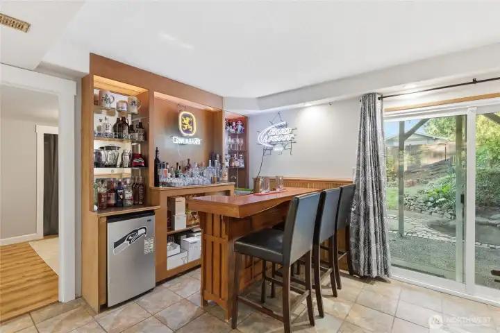 Lower Wet Bar off Family Room