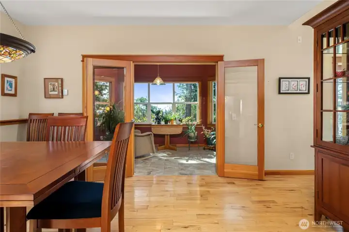 dining room looking to sitting room