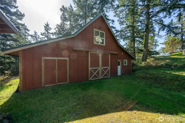Barn with full bath, loft, wood stove plenty of storage. Perfect for home office, studio or workshop.