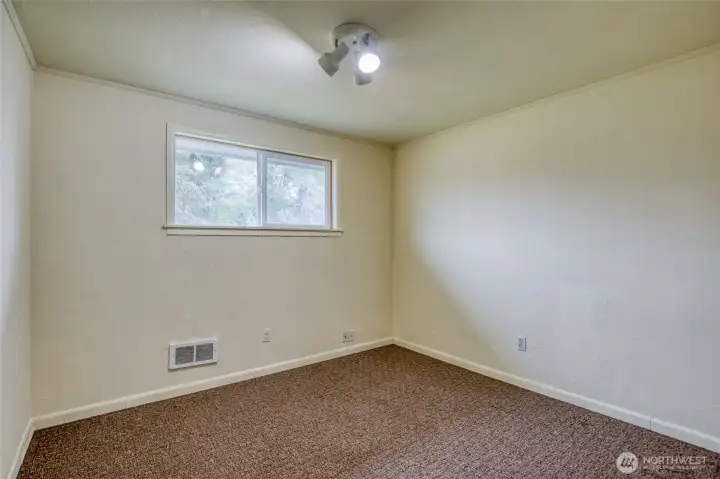 Great extra room for guests, kids, hobbies, or remote work
