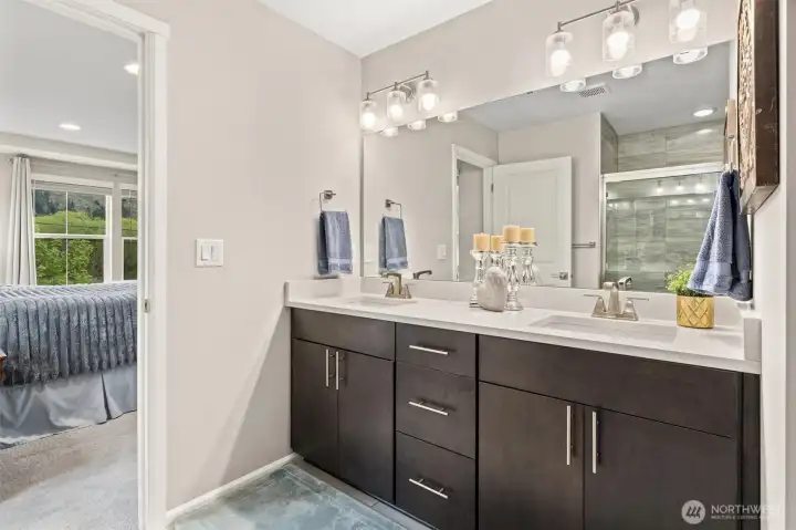 Primary bath with dual sinks