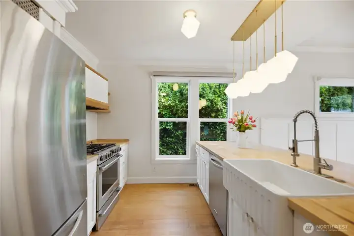 Main unit kitchen