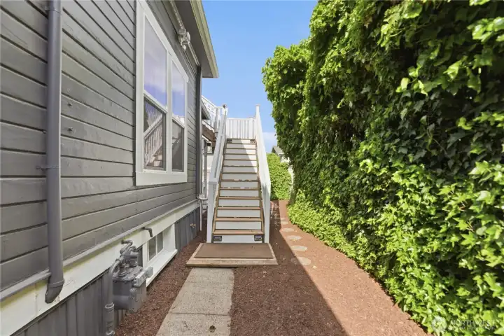 Side stair access to upper unit