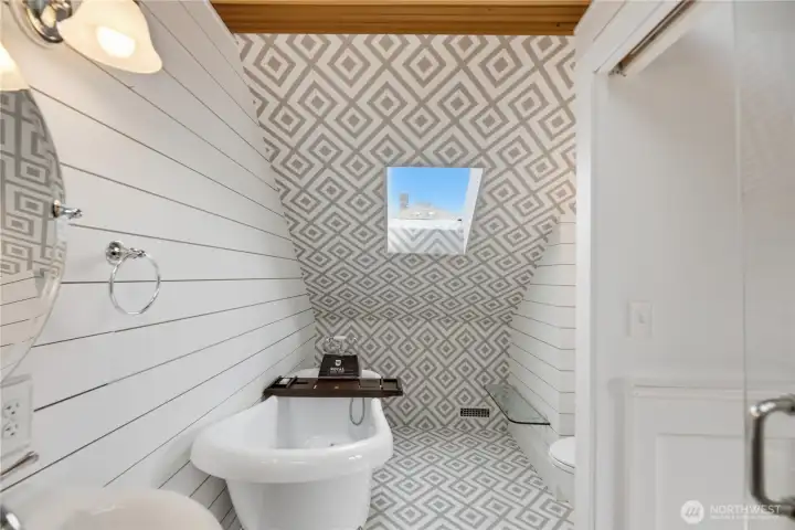 Upper unit bath